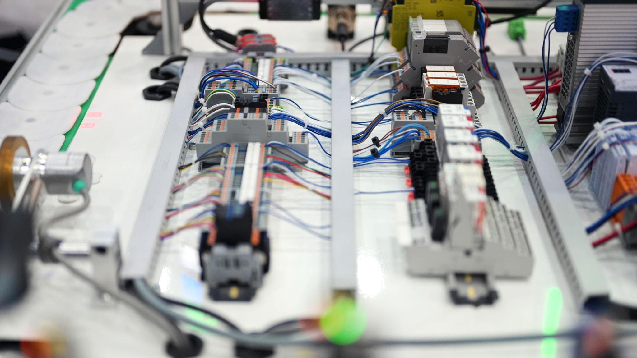 Industrial Sensors vs Controllers Guide